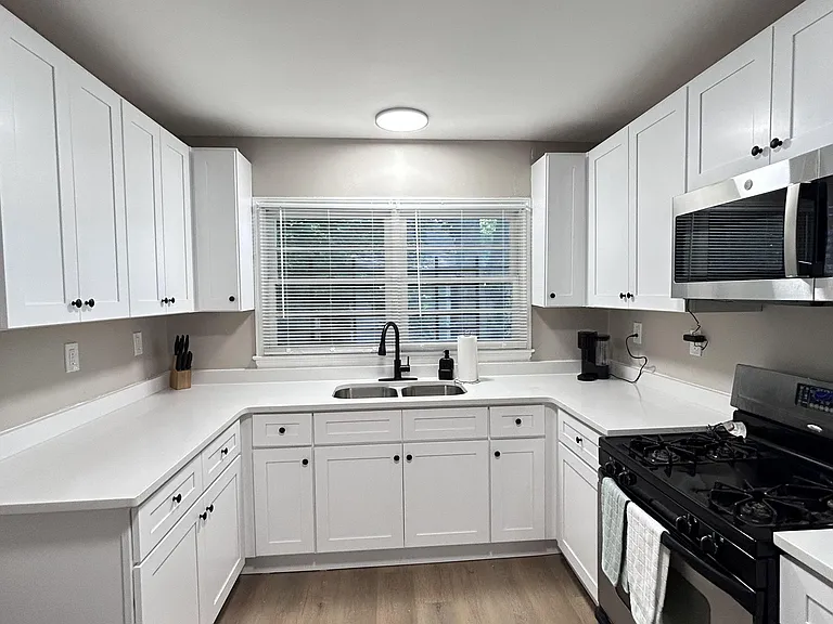 Napoleon Dr SW — Photo 5
