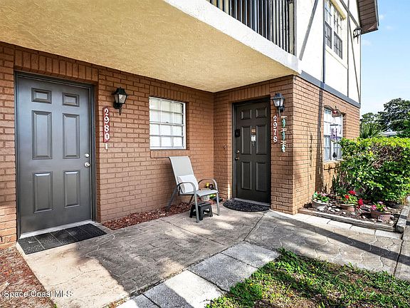 2nd image of 2978 Sir Hamilton Cir #7