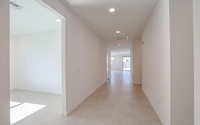 4 bed, 3.0 bath, 2342 sqft, $2,395 — Photo 3