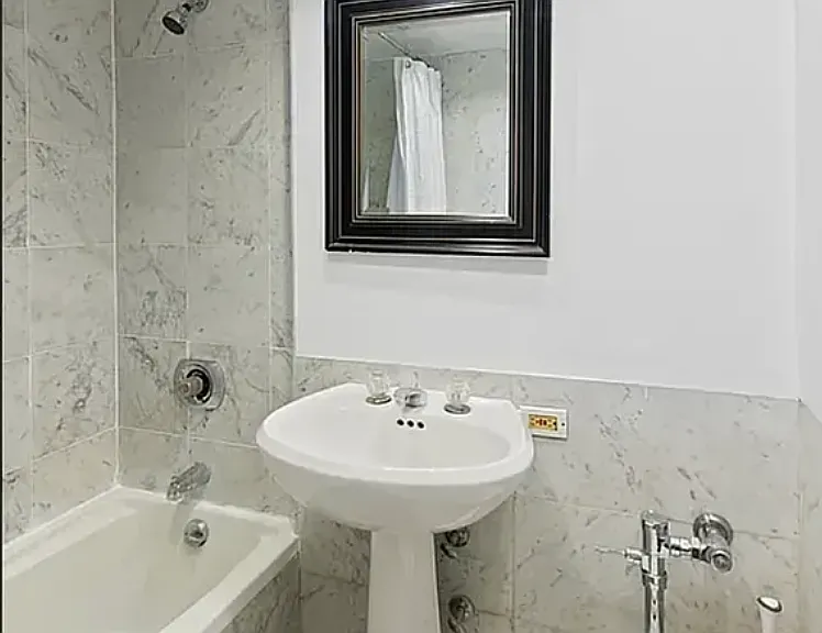 210 E 47th St #10B — Photo 7