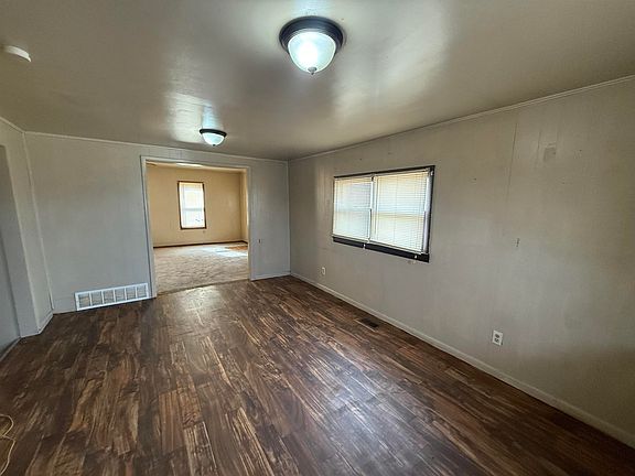 4th image of 1211 N Maple St