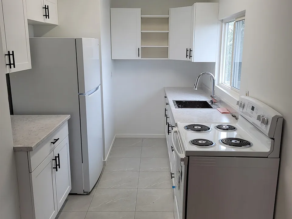 305 Marmont St