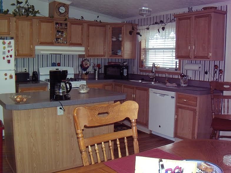 2nd image of 238 Oak Grove Ave