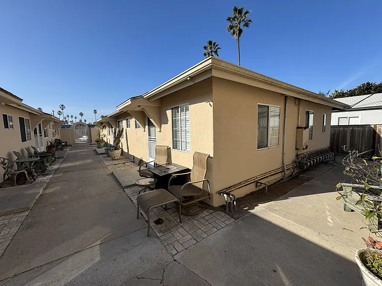 5058-68 Santa Monica Ave — Photo 9