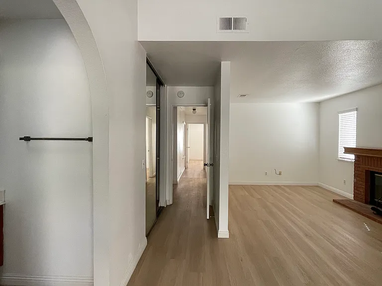 1214 Vassar Ln — Photo 22