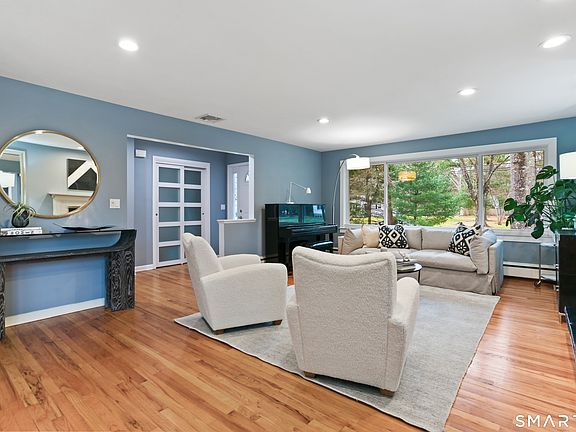 3rd image of 2 Rockyfield Road