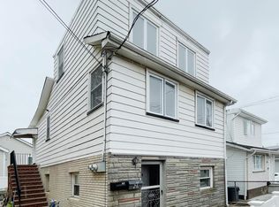 26 Seafoam St #1, Staten Island, NY 10306