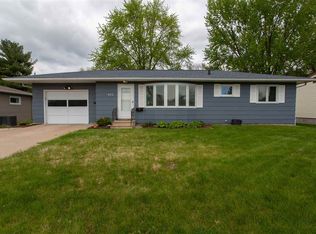 452 Devonshire Dr, Waterloo, IA 50701