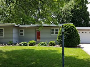 553 Kingsway Dr, Aurora, IL