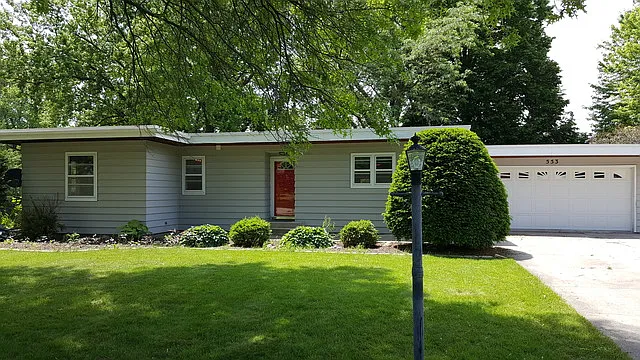 553 Kingsway Dr photo 1
