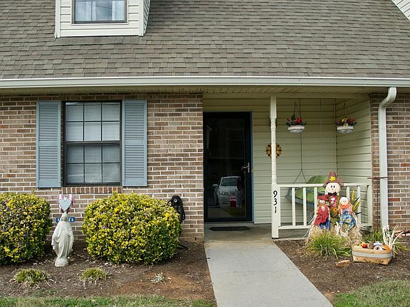 2nd image of 931 Chip Cove Ln