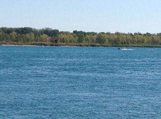 1215 Aspen Dr APT 5, Marysville, MI 48040