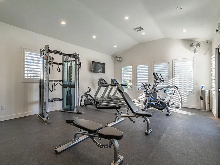 518 E Bailey Ln — Photo 29