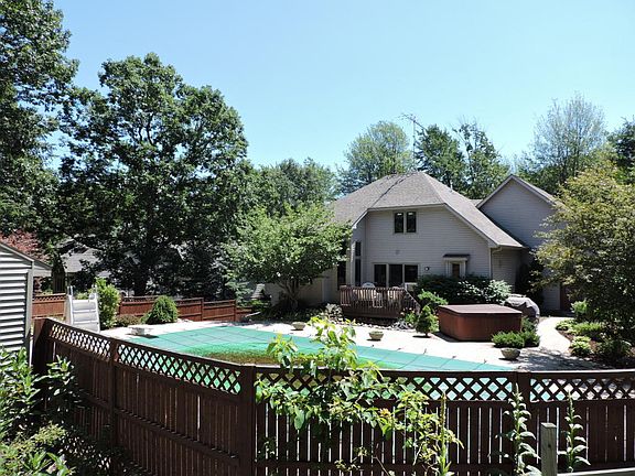 2nd image of 15190 Oakwood Dr
