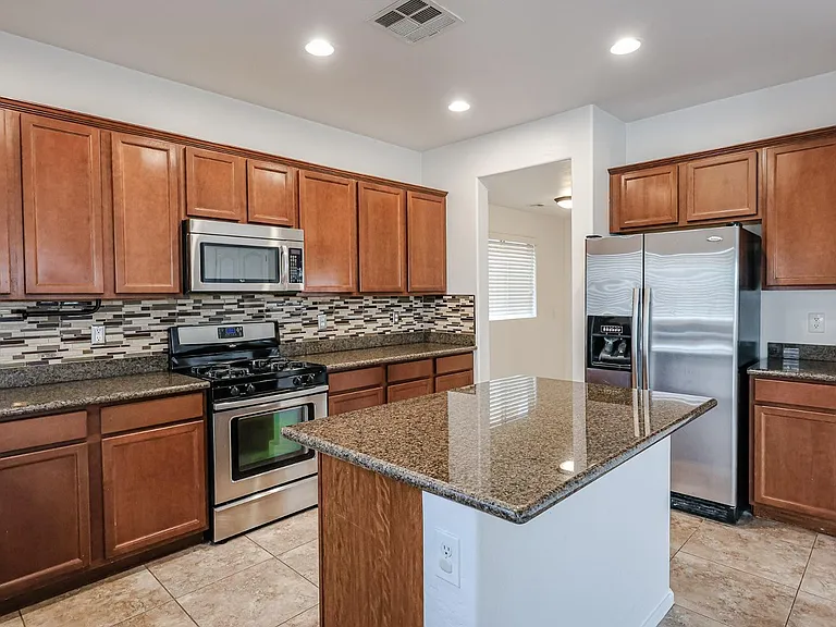 12039 W Leather Ln — Photo 13