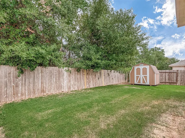 2261 Oak Circle Dr N — Photo 50