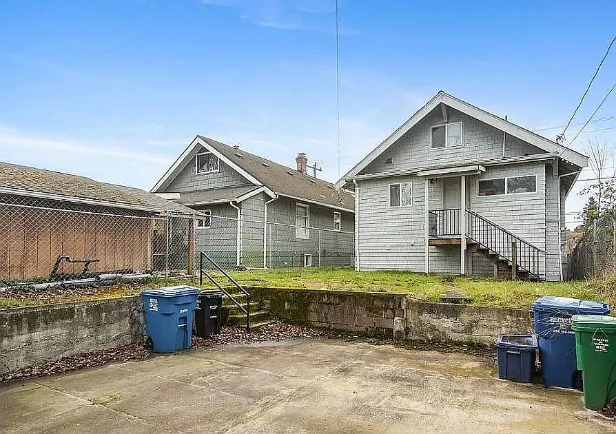 6 bed, 2220 sqft, $3,500 — Photo 2