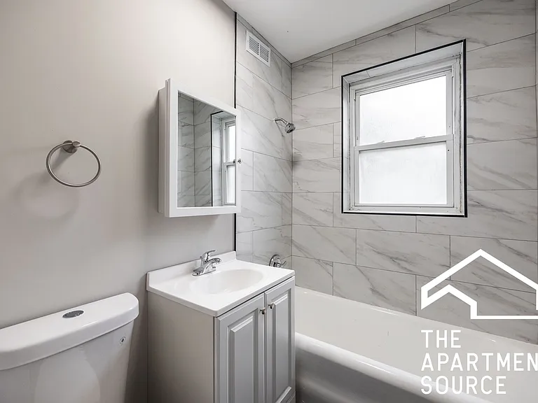 6300 N Oakley Ave #2 — Photo 8