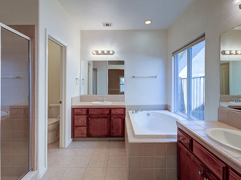 1927 N Karen Ave — Photo 12