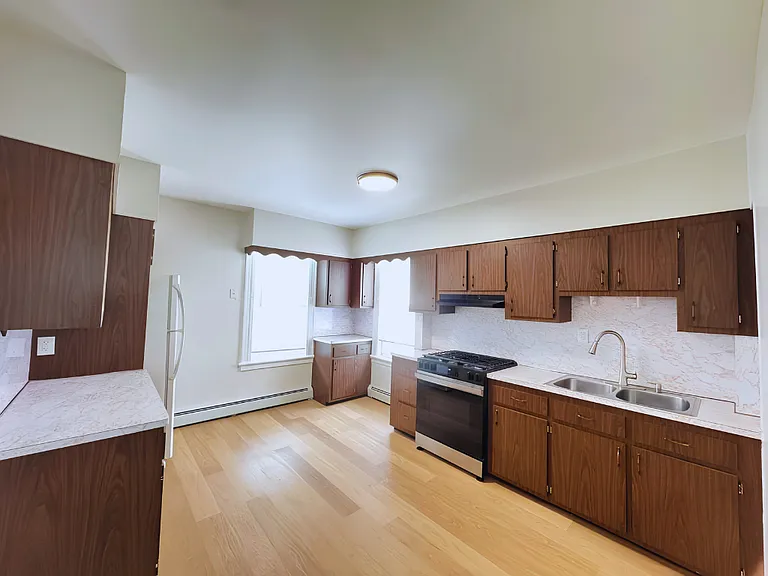 400 Davis Ave #2 — Photo 5