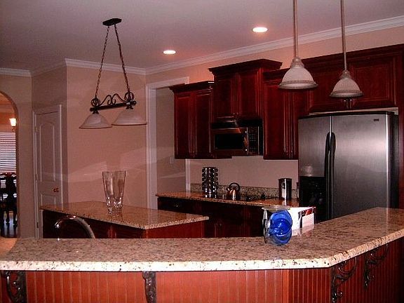 1016 Woodland Glen Dr, Cordova, TN 38018