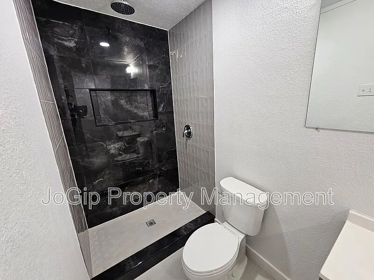 2402 Housley Dr — Photo 26