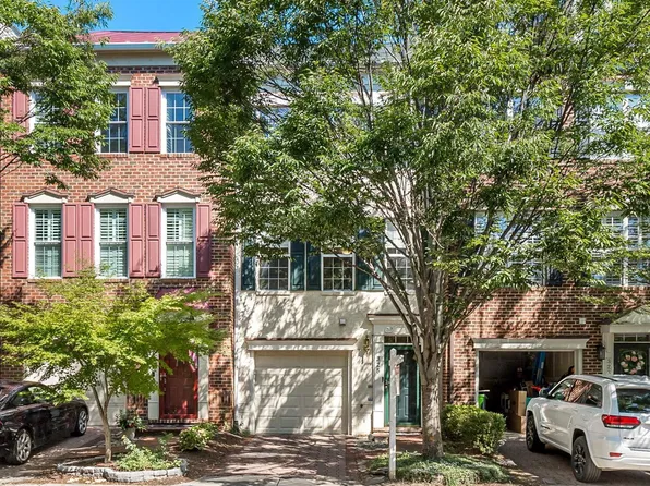 325 Helmuth La, Alexandria, VA 22304
