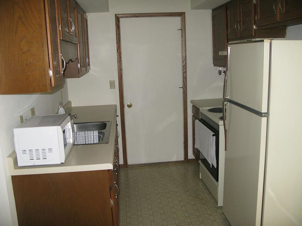 2nd image of 412 N Cambridge Dr