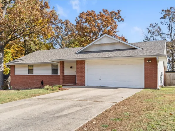 2105 McGuire St, Springdale, AR 72762