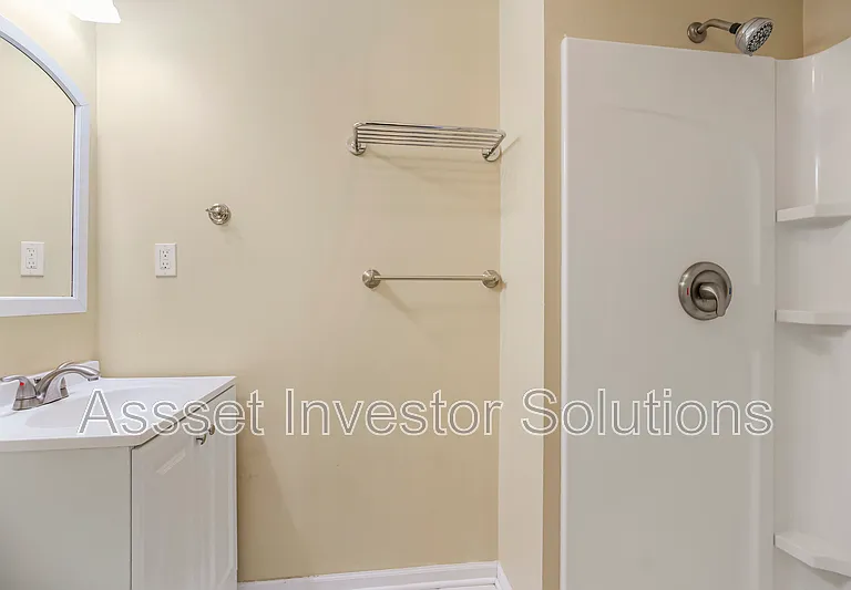 8400 State Line Rd — Photo 16