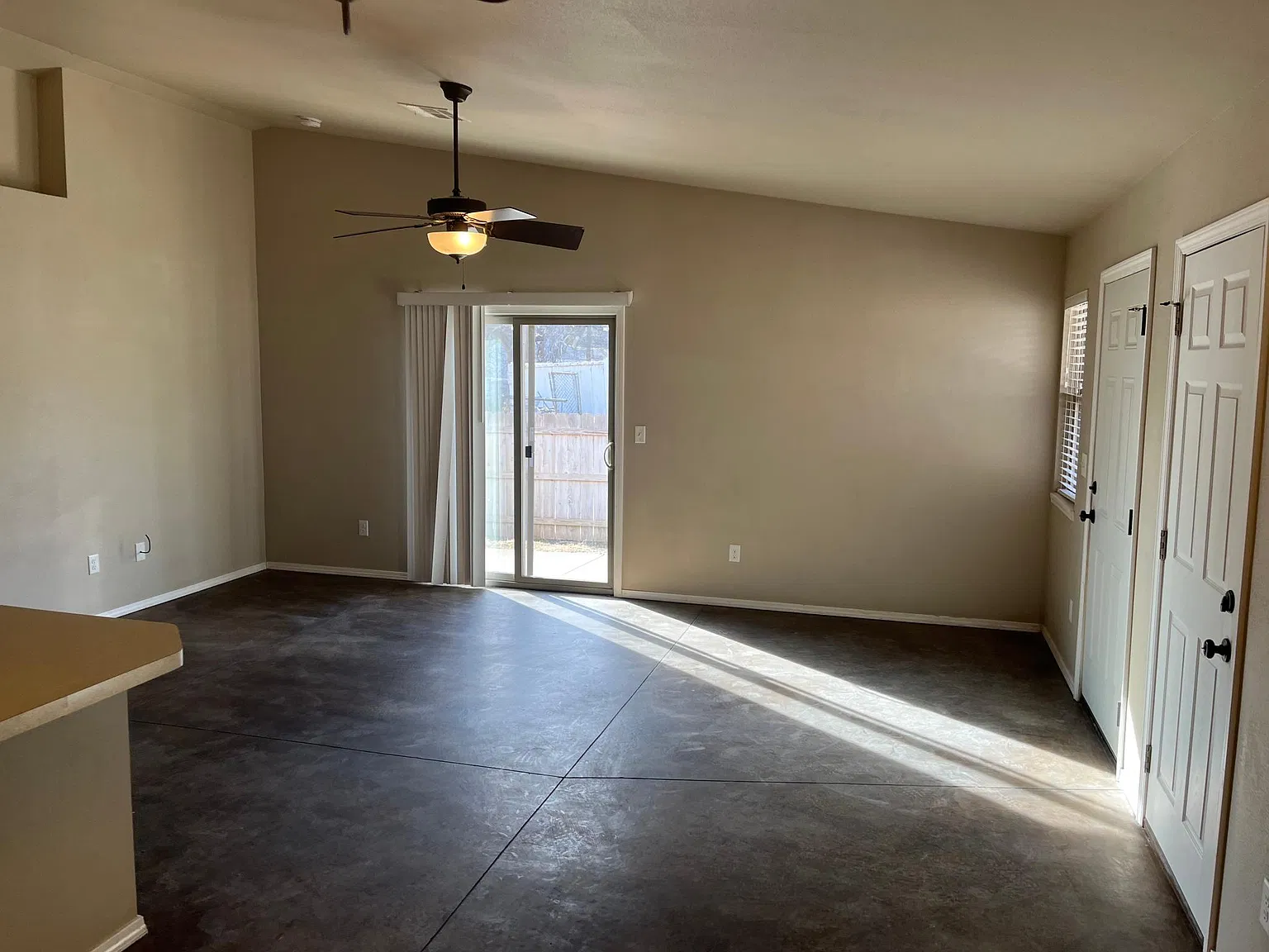 3 bed, 1075 sqft, $1,195 — Photo 3