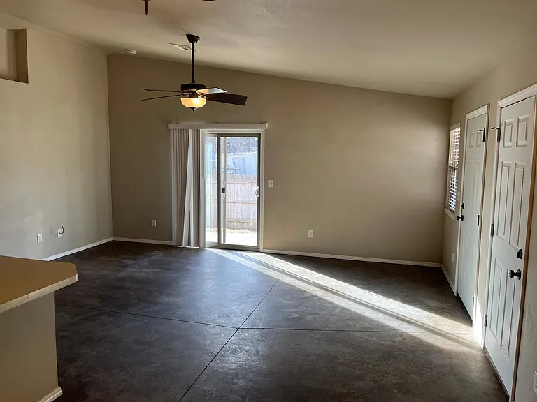 519 W Meadow Creek Cir — Photo 3