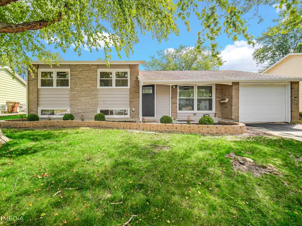 2801 Knollwood Pl, Hazel Crest, IL 60429