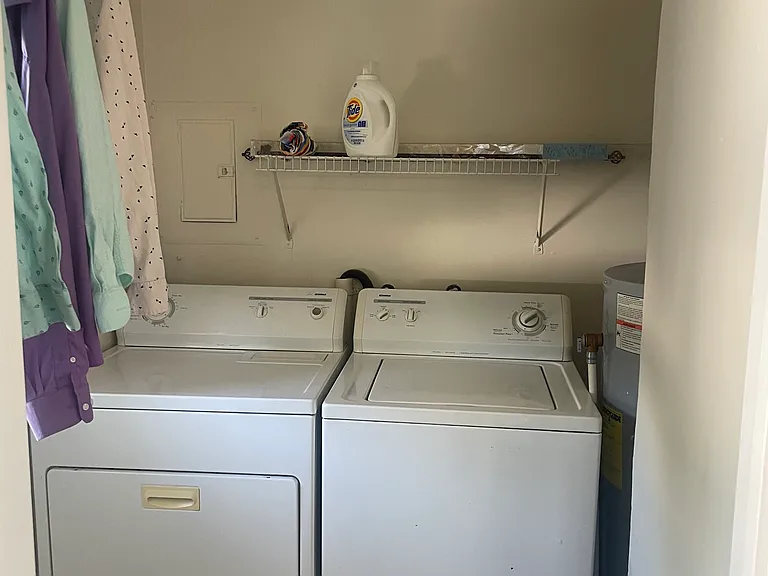 160 Farber Ln #4 — Photo 14