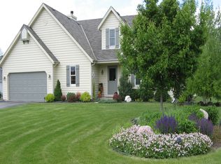 5206 W Elmdale Ct, Mequon, WI 53092