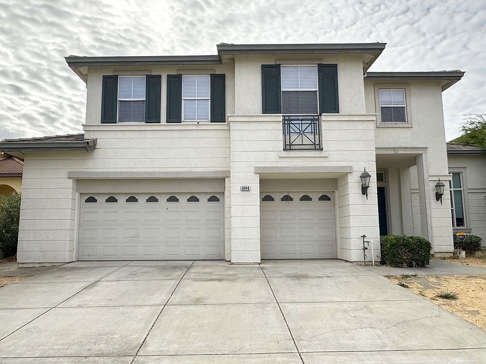 Front of house with 3-car Garage