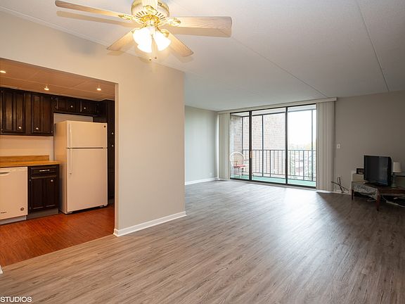 5th image of 11 W Green St APT 504