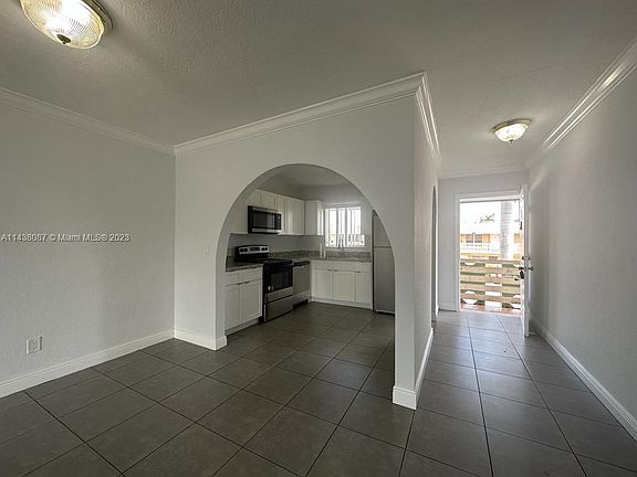 3rd image of 980 NE 170th St APT 212