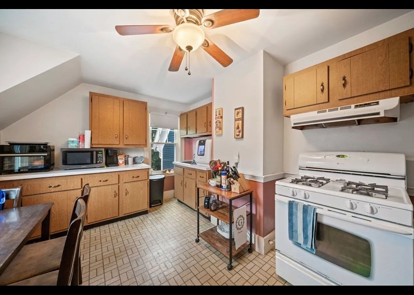 2 bed, 1000 sqft, $2,200 — Photo 3