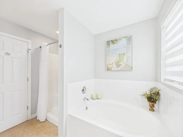 23 Beechwood Hollow St — Photo 5