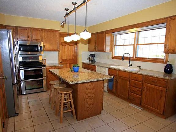 4th image of 6624 Bowman Ct NE