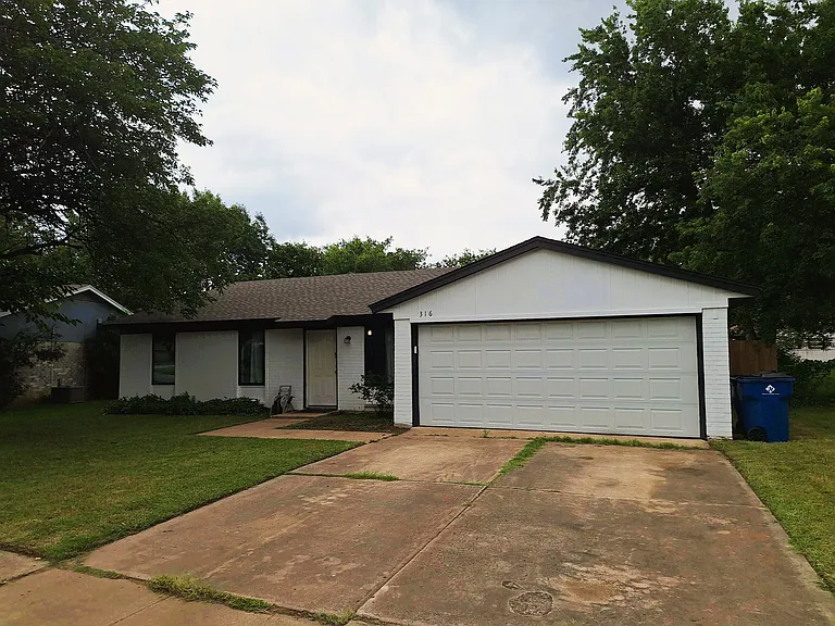 316 N Heights Dr — Photo 1