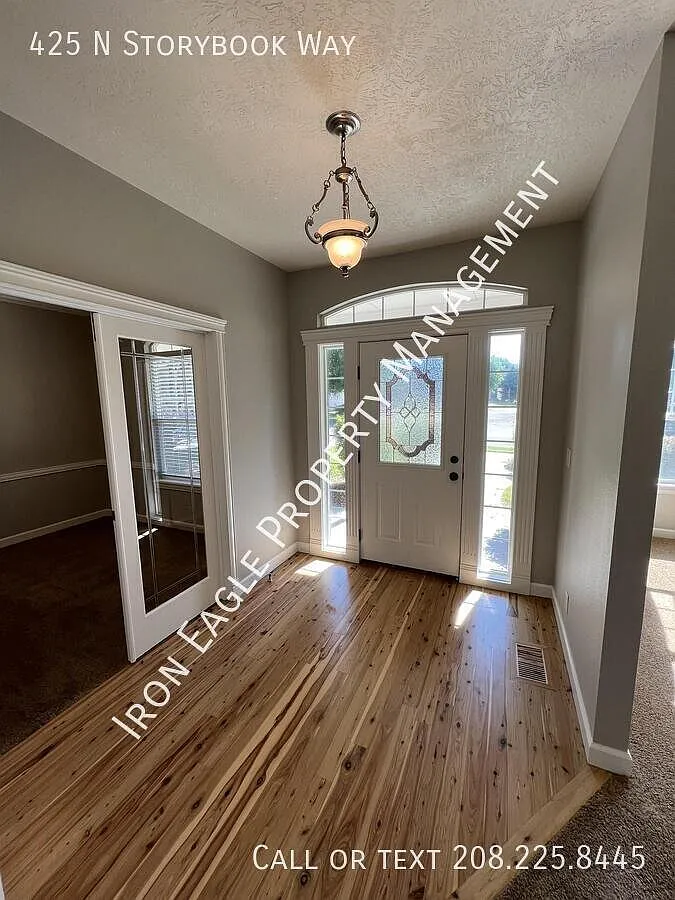 3 bed, 3.0 bath, 2514 sqft, $2,975 — Photo 3