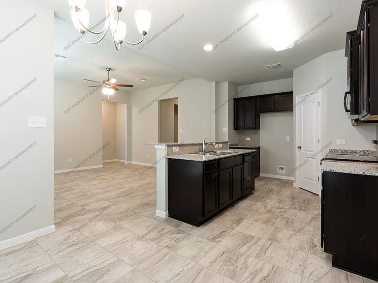 7429 Hudson Grove Dr — Photo 2