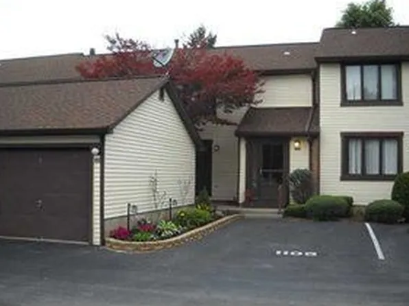 1105 Charlesgate Cir, East Amherst, NY 14051