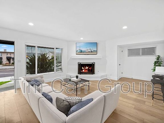 2nd image of 526 Irvine Ave