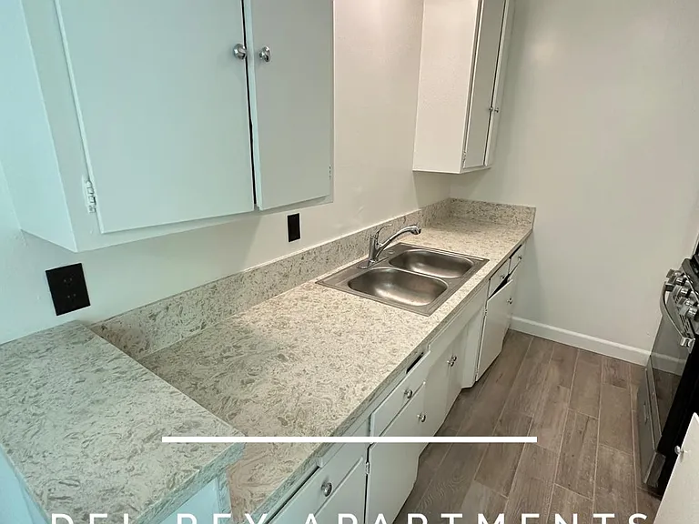 526 S 1st Ave #9 — Photo 15