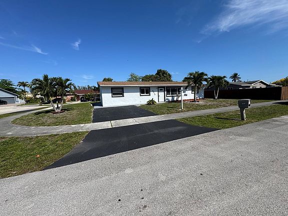 2nd image of 4010 NE 6th Avenue