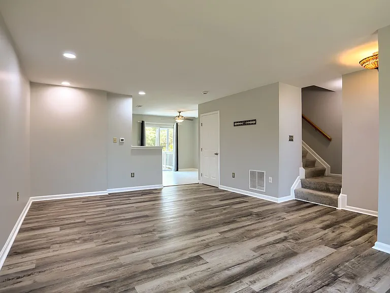 618 Milford Ct — Photo 9