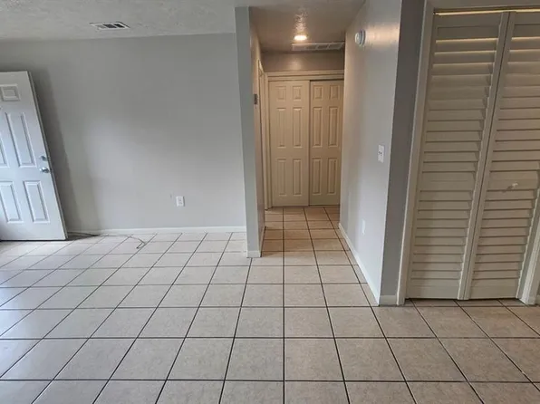 10405 N Jasmine Ave, Tampa, FL 33612